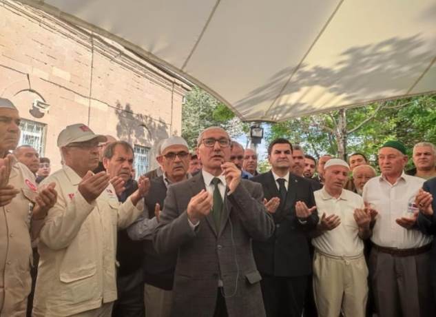 Hacı Adayları Dualarla Uğurlandı