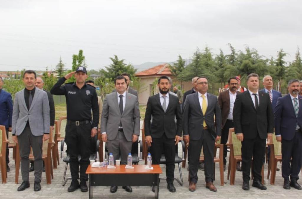 Kaymakamımız Sayın Ahmet KARATEPE, Şehit Nurullah SABIRER Fen Lisesi tarafından düzenlenen TÜBİTAK Bilim Fuarının açılışı törenine katıldılar.